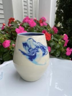 Porcelain swirl vase, 25